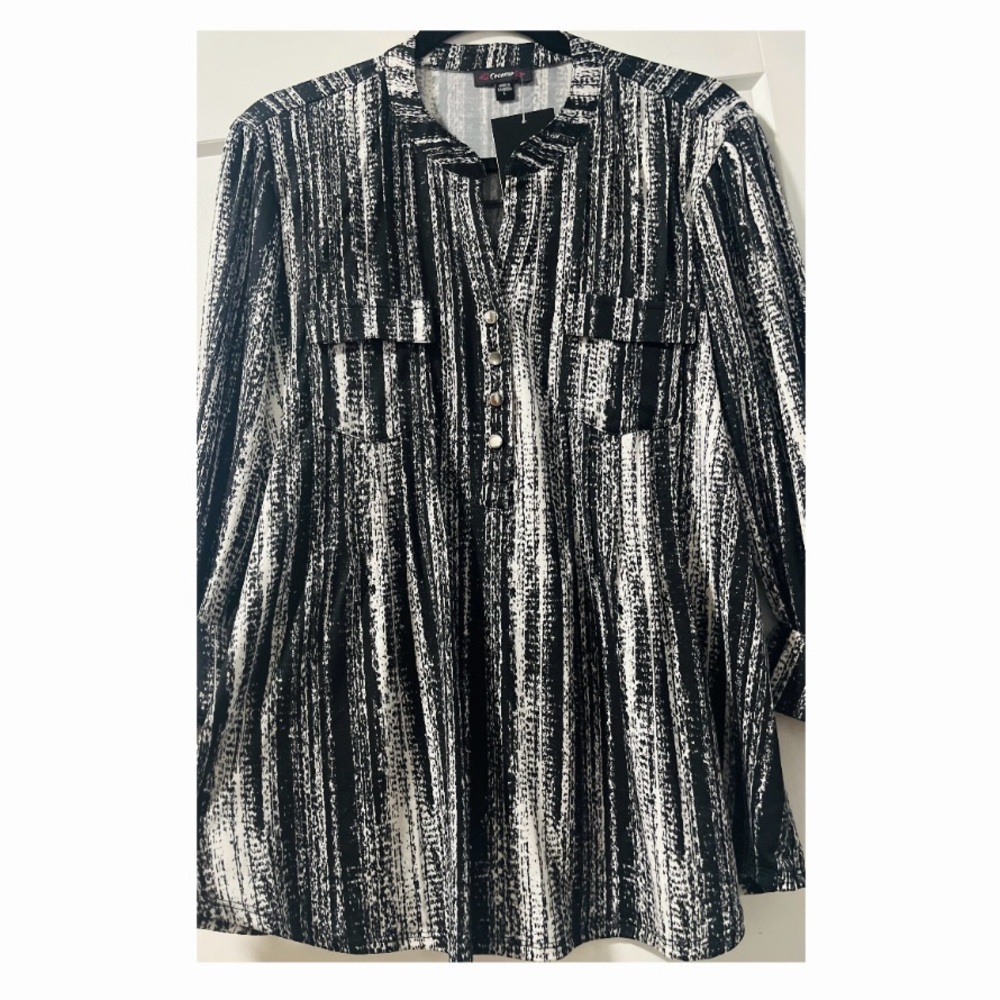 Chic Black & White Button Down Shirt -L